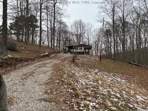 142 Pinch Ridge Rd, Elkview, WV, 25071-9539 | Card Image