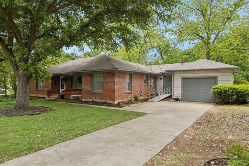206 S Davis Dr, Arlington, TX, 76013-6940 | Card Image