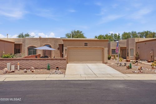 592 W Crenshaw Ln, Green Valley, AZ, 85614-5746 | Card Image