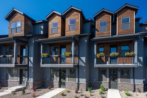 20532 Empire Ave, Bend, OR, 97701-5700 | Card Image