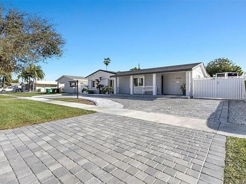 9390 Sw 190th St, Cutler Bay, FL, 33157-7960 | Card Image