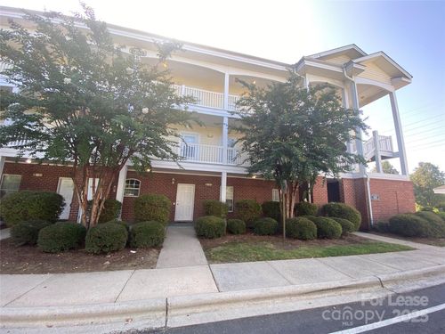 8642 Coralbell Ln, Charlotte, NC, 28213-5278 | Card Image
