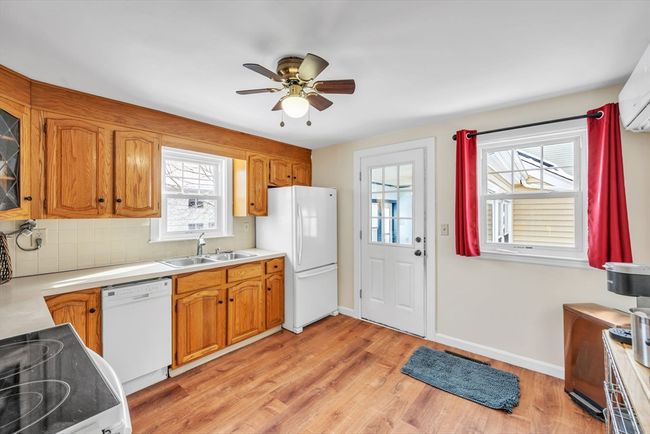 117 Vale St, House other with 3 bedrooms, 2 bathrooms and 4 parking in Worcester MA | Image 5