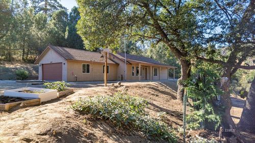25340 Deertrail Dr, Tehachapi, CA, 93561-7449 | Card Image