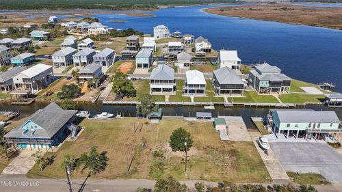 4048 Baffin St, Bay Saint Louis, MS, 39520-7637 | Card Image