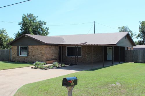 1150 W Eden St, Munday, TX, 76371-2018 | Card Image