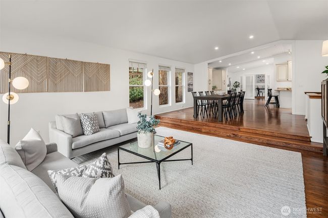 8475 Se 45 Th St, House other with 4 bedrooms, 3 bathrooms and 2 parking in Mercer Island WA | Image 7