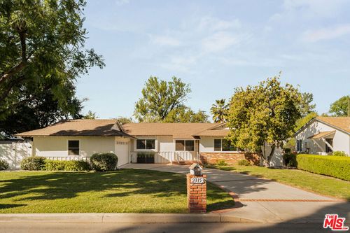 23153 Gonzales Dr, Woodland Hills, CA, 91367-6115 | Card Image