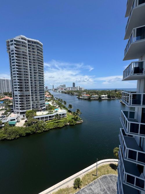 1442-20515 E Country Club Dr, Miami, FL, 33180-3058 | Card Image
