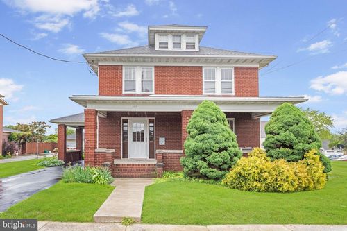 837 Broadway, HANOVER, PA, 17331-2016 | Card Image