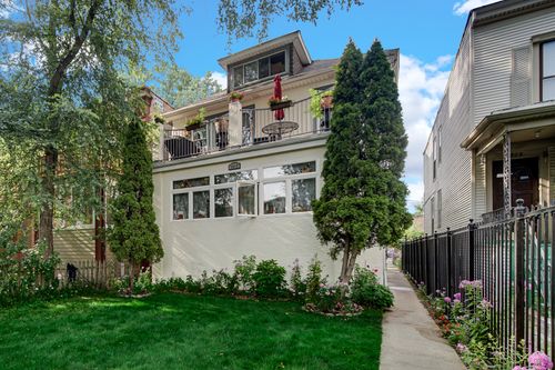 1812 W Estes Ave, Chicago, IL, 60626-6907 | Card Image