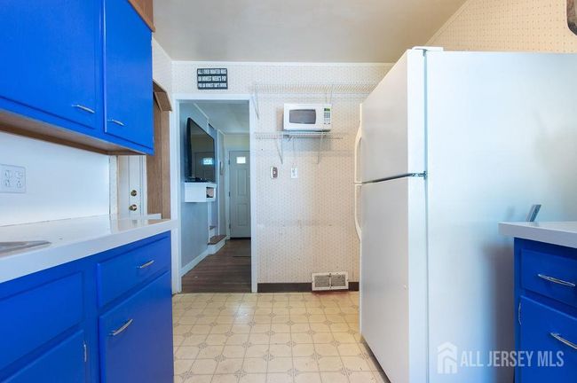 7 Walnut St, House other with 5 bedrooms, 2 bathrooms and null parking in Edison NJ | Image 11