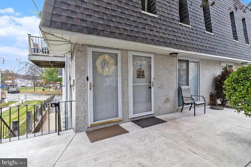 apt-2-215 W 3rd Ave, CONSHOHOCKEN, PA, 19428-1869 | Card Image