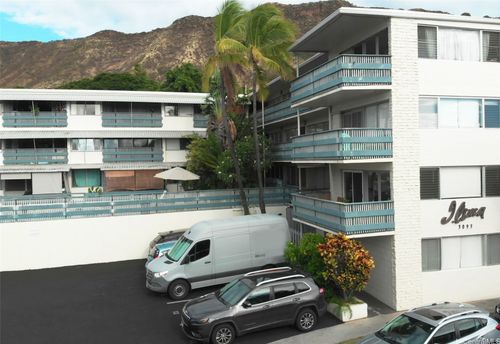 208-3093 Pualei Cir, Honolulu, HI, 96815-4917 | Card Image