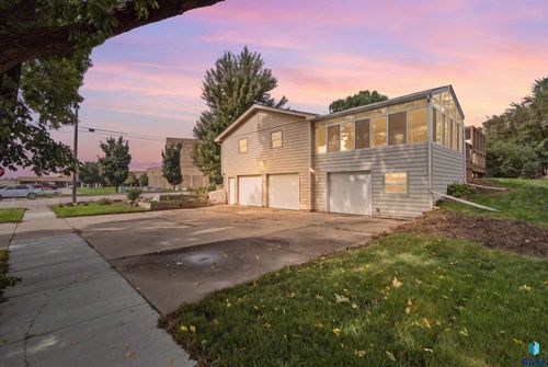 3108 S Kiwanis Ave Avenue, Sioux Falls, SD, 57105 | Card Image