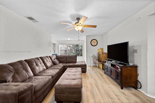 APT-4106 - 2846 S University Dr, Condo with 1 bedrooms, 1 bathrooms and null parking in Davie FL | Image 4