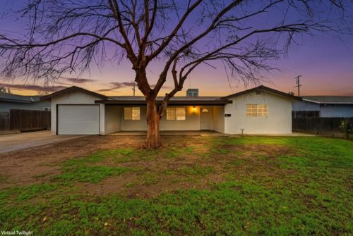 8651 E Khan St, Selma, CA, 93662-2027 | Card Image