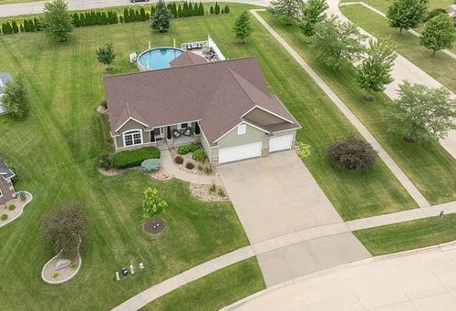 6702 Country Ridge Dr Nw, Palo, IA, 52324-7002 | Card Image