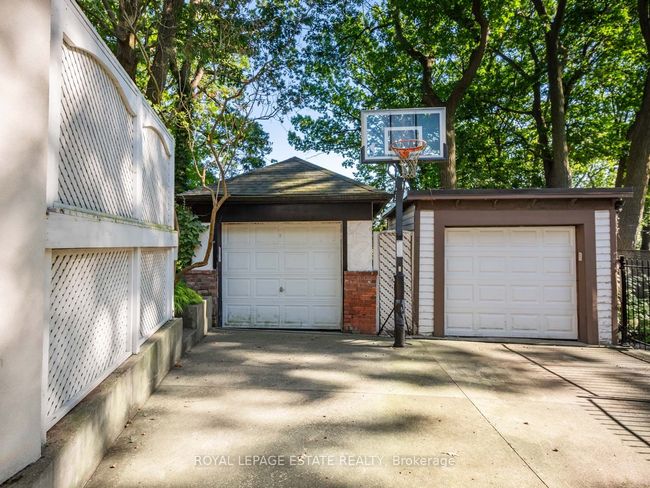 121 Pine Glen Rd, House other with 4 bedrooms, 3 bathrooms and 1 parking in Toronto ON | Image 44