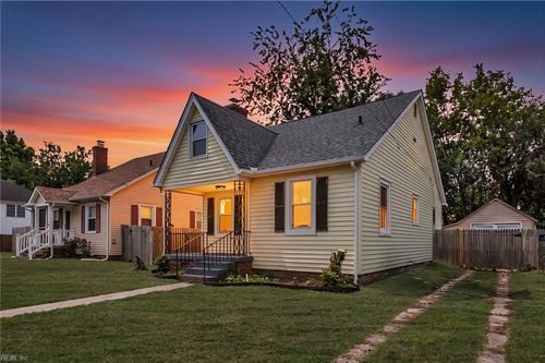 107 Hill St, Hampton, VA, 23661-2823 | Card Image