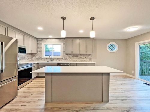 15828 Harwell Ave, Apple Valley, MN, 55124-7130 | Card Image