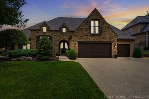 5621 W Charleston St, Broken Arrow, OK, 74011-1585 | Card Image