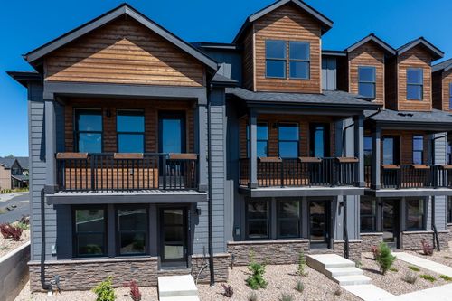 20514 Empire Ave, Bend, OR, 97701-5700 | Card Image