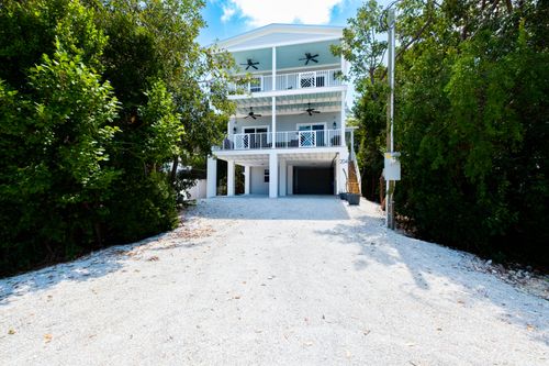 204 Coral Ave, Tavernier, FL, 33070-2405 | Card Image