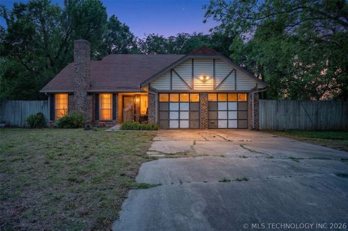 1031 S Brookview Lane, Mustang, OK, 73064 | Card Image