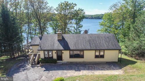 1989 Lake Shore Dr, OAKLAND, MD, 21550-7218 | Card Image