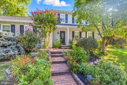102 Elton Dr, PHOENIXVILLE, PA, 19460-4065 | Card Image
