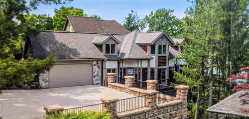1739 Ridge Rd, White Lake, MI, 48383-1787 | Card Image