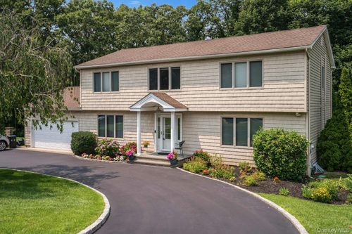 41 Cedar Ridge Lane, Huntington, NY, 11746 | Card Image