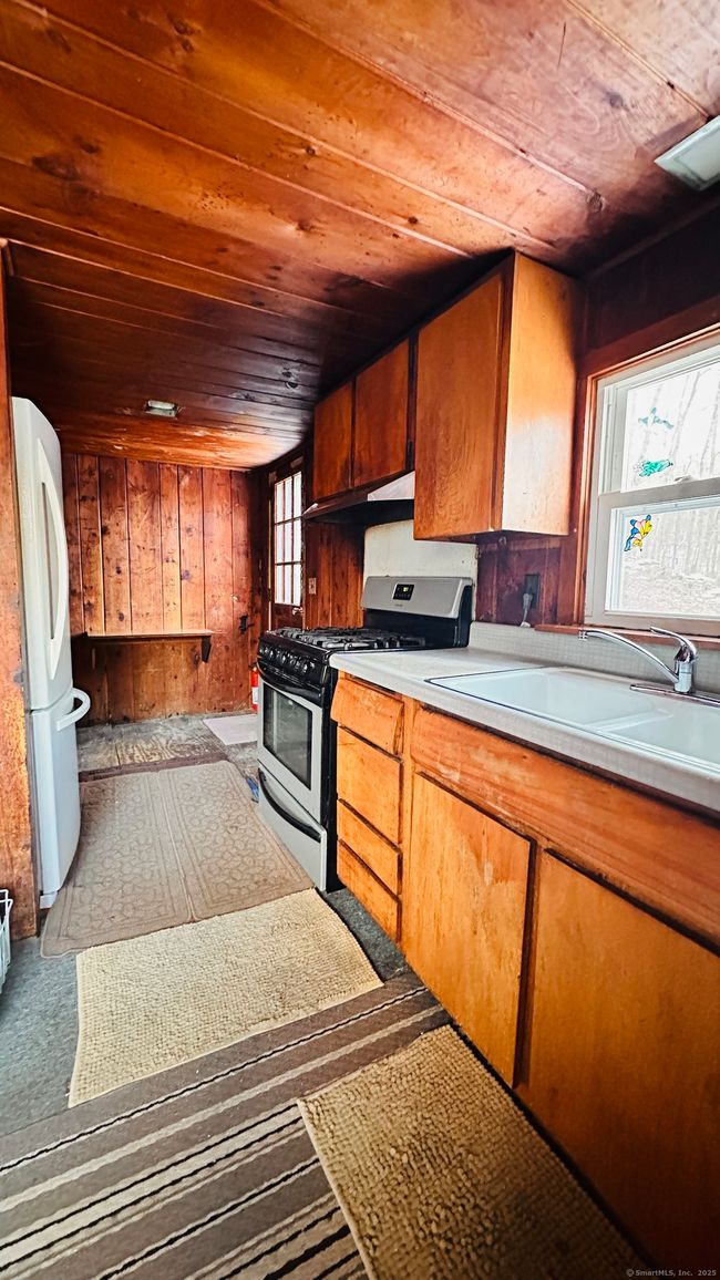 33 Rabbit Hill Rd, House other with 4 bedrooms, 1 bathrooms and 8 parking in Warren CT | Image 4