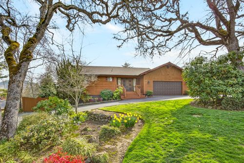 656 N Modoc Avenue, Medford, OR, 97504 | Card Image