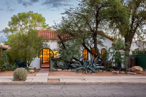 2422 E 1st St, Tucson, AZ, 85719-4911 | Card Image