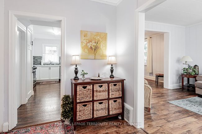 58 Main St N, House attached with 3 bedrooms, 1 bathrooms and 2 parking in Newmarket ON | Image 6