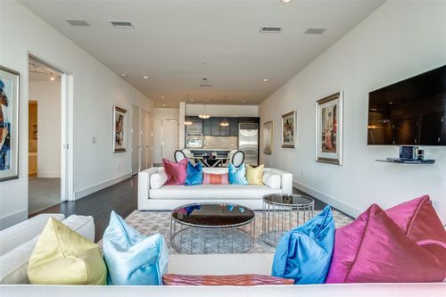 apt-701-2200 Victory Ave, Dallas, TX, 75219-7676 | Card Image