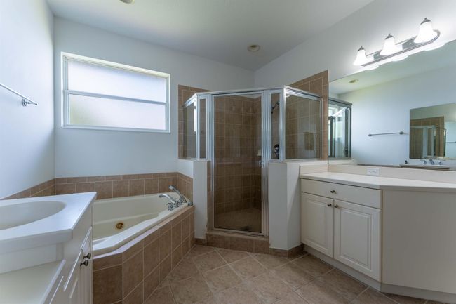 2177 Sw Cape Cod Dr, Condo with 3 bedrooms, 3 bathrooms and null parking in Port St. Lucie FL | Image 12