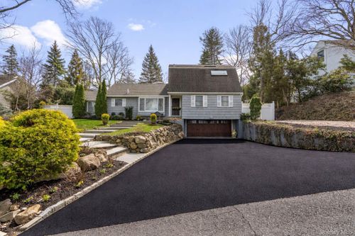 798 Connecticut View Dr, Oyster Bay, NY, 11771-1116 | Card Image