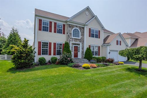9 Avolet Ct, Mount Sinai, NY, 11766-3402 | Card Image