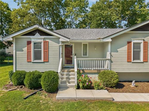 320 Regency Park St, Kearney, MO, 64060-8260 | Card Image