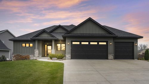 603 Eastland Ave Se, New Prague, MN, 56071-3801 | Card Image