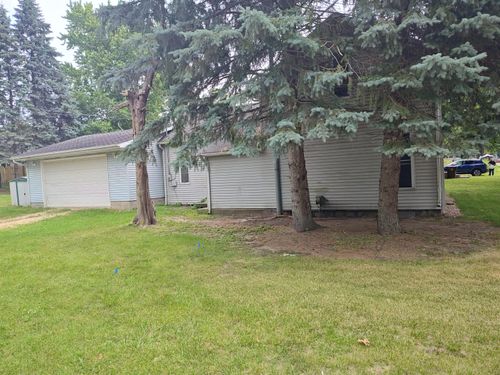 203 E Home St, Edmore, MI, 48829-8733 | Card Image