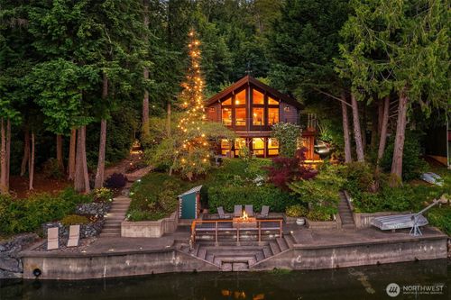 211 E Church Point Dr, Shelton, WA, 98584-7389 | Card Image