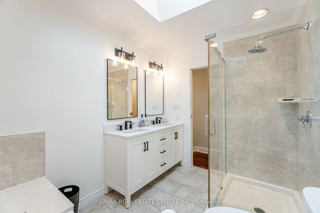 55 Mallard Cres, House attached with 4 bedrooms, 2 bathrooms and 3 parking in Brampton ON | Image 5