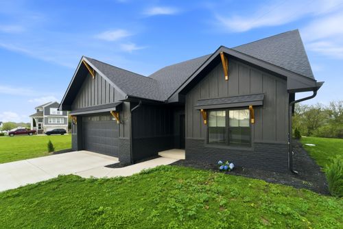 331 Cherryhill St, Valparaiso, IN, 46385 | Card Image