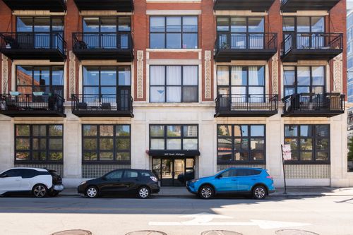 107-1601 Michigan Ave, Chicago, IL, 60616-1235 | Card Image