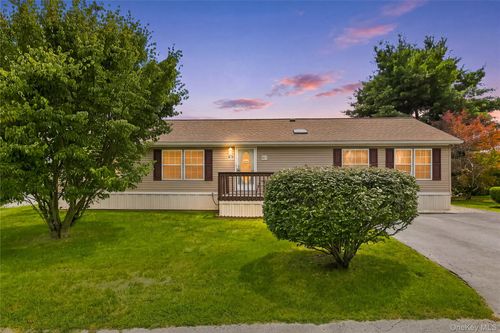 83 Pine Dr, Bloomingburg, NY, 12721-4831 | Card Image