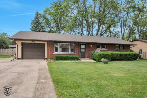 520 Evergreen Ln, Bradley, IL, 60915-1104 | Card Image